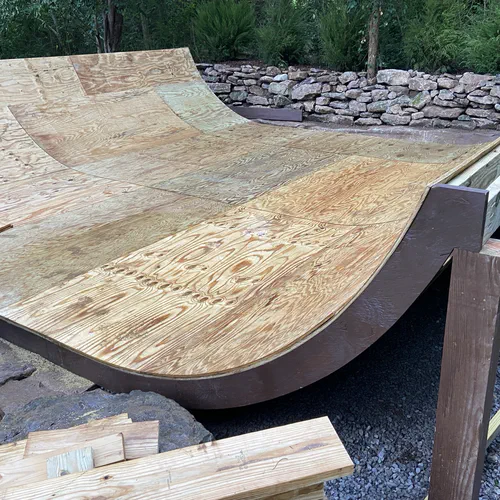 Skateboard Mini Ramp